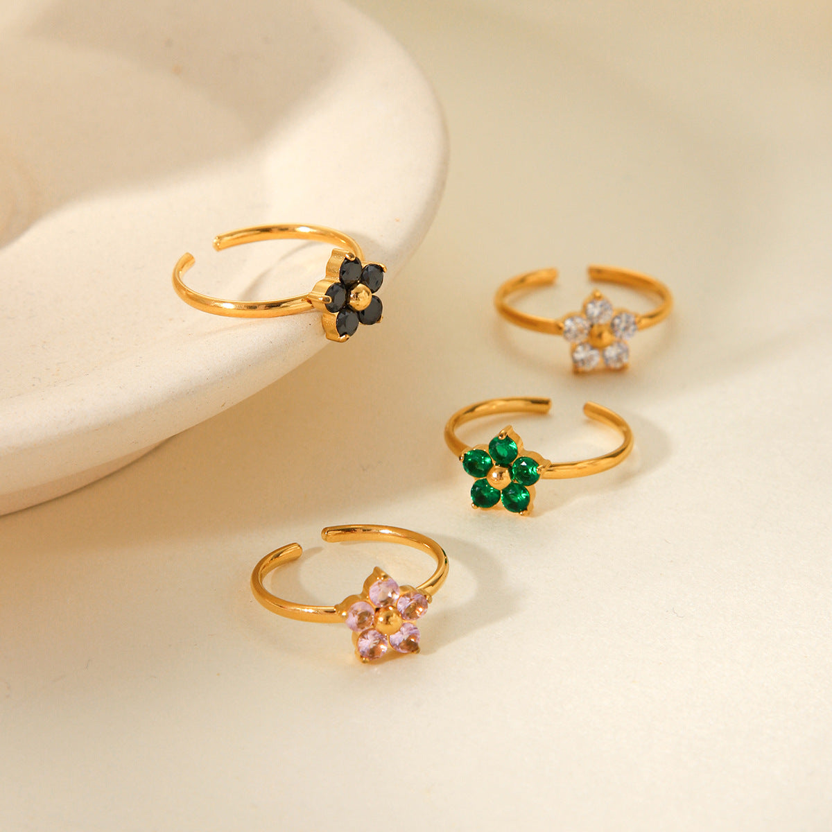 Stainless Steel Flower Inlaid Zircon Ring for Women, French Style, Light Luxury, High-end Feel, Titanium Steel Opening Ring