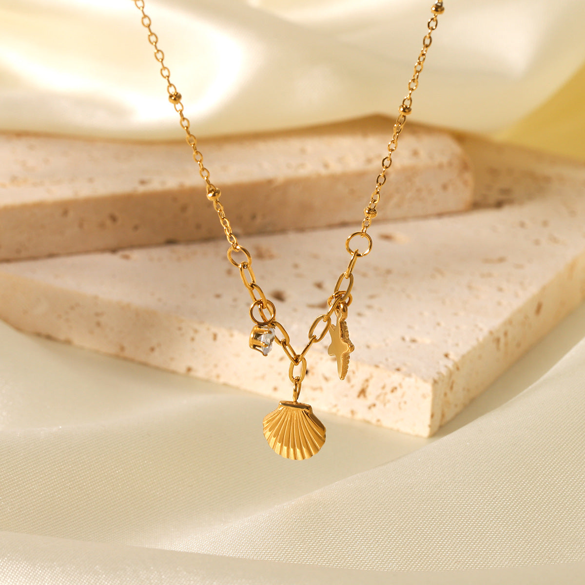 Women's Stainless Steel Starfish Shell Zircon Pendant Necklace, Niche Design, Ocean Style, Titanium Steel Clavicle Chain,
