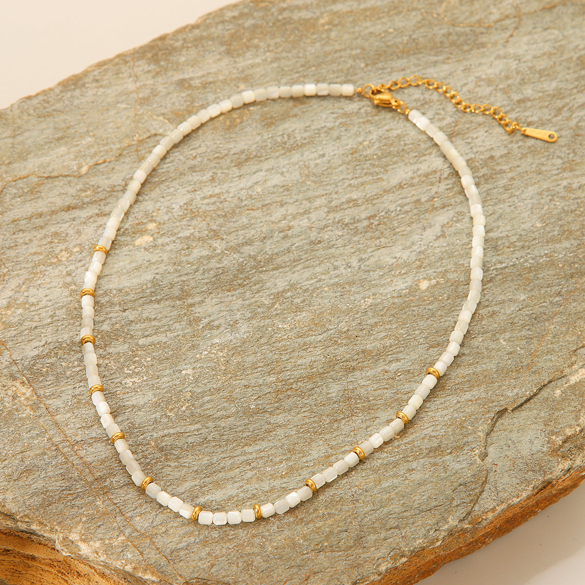 Fashionable Online Celebrity White Mother-of-pearl Necklace for Women, Niche Design, High-end Feel, Clavicle Chain, Versatile Necklace