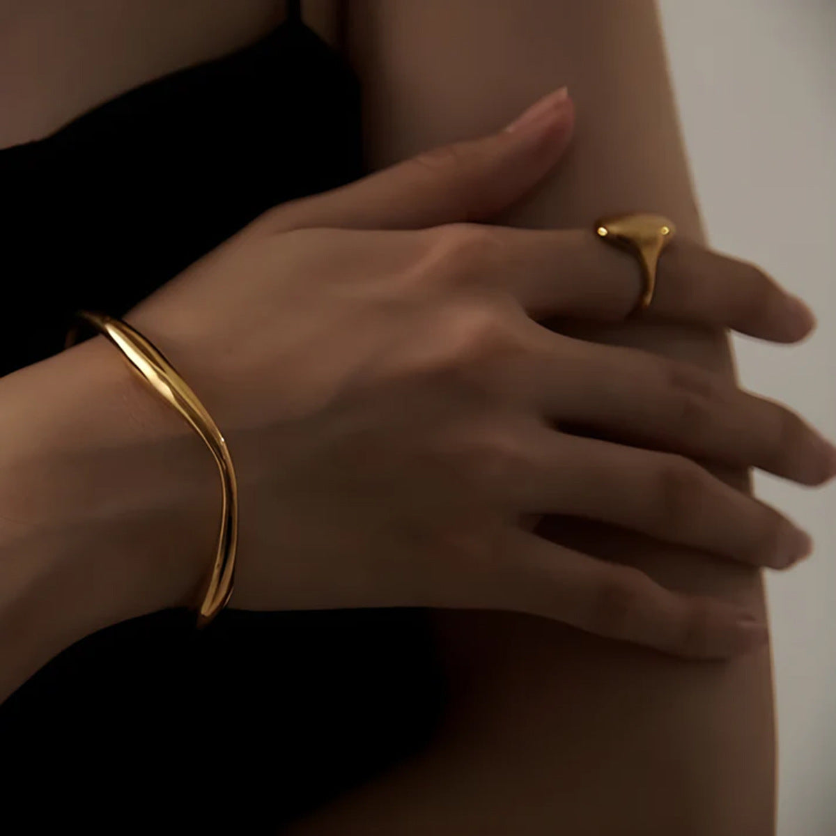 Stainless Steel Fashionable and Versatile Bracelet, Geometric Irregular Titanium Steel Bracelet for Women, Inspired By Instagram