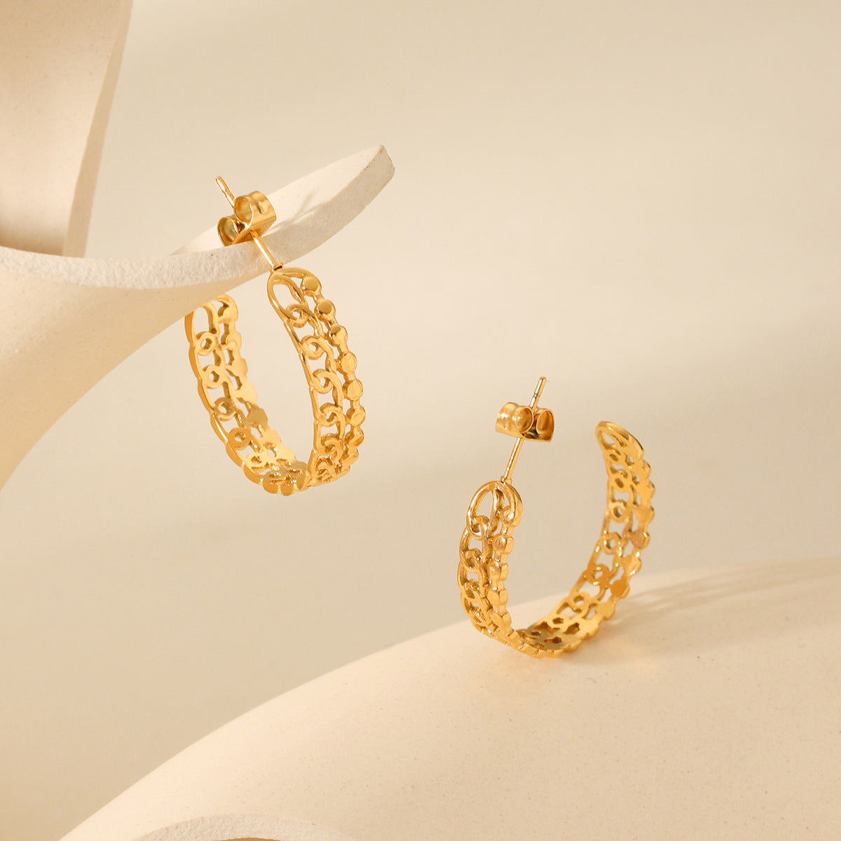 Stylish Stainless Steel Geometric Hollow-out Earrings for Women, Non-fading, Ins-inspired Earrings with A Design Sense, C-shaped Titanium Steel Earrings