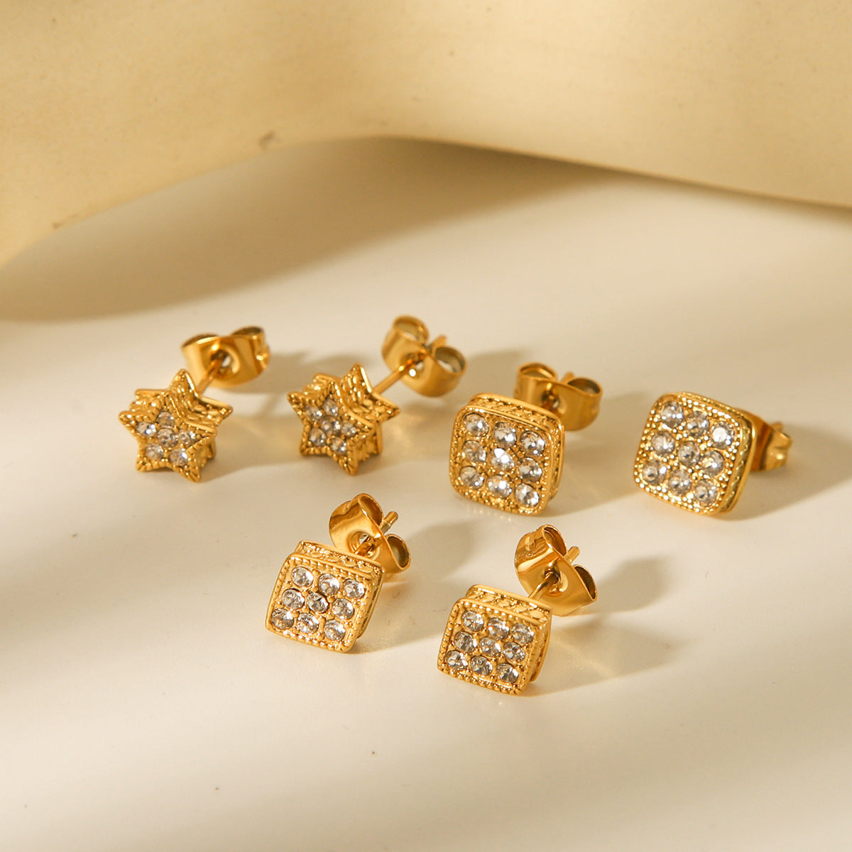 18K Gold Stainless Steel Star Earrings with A Geometric Design and Diamond Studded Earrings for Women, Fashionable and Versatile Titanium Steel Earrings