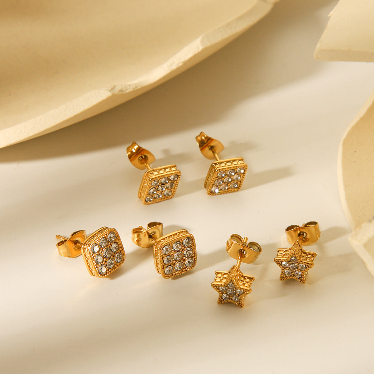 18K Gold Stainless Steel Star Earrings with A Geometric Design and Diamond Studded Earrings for Women, Fashionable and Versatile Titanium Steel Earrings