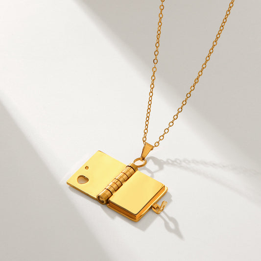 Stainless Steel Couple's Book Pendant Necklace, Heart-shaped Opening and Closing Book, Fashionable and Versatile Collar Chain for Women