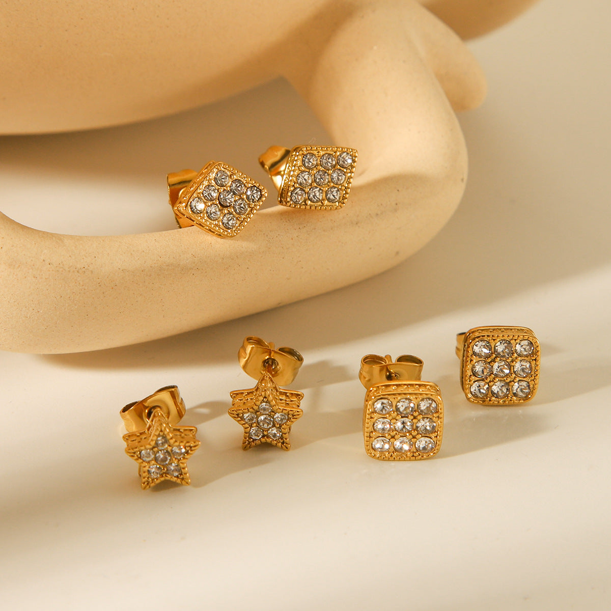 18K Gold Stainless Steel Star Earrings with A Geometric Design and Diamond Studded Earrings for Women, Fashionable and Versatile Titanium Steel Earrings