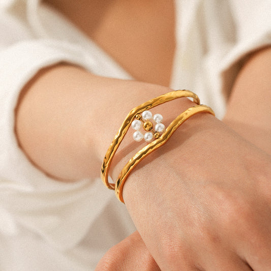 Stainless Steel Hollow-out Pearl Bracelet, High-end Flower-shaped Opening Bracelet, Elegant Titanium Steel Bracelet