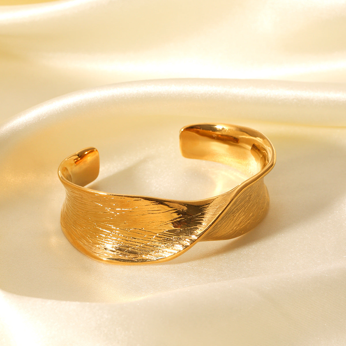 INS-style Stainless Steel Bracelet, 18K Gold-plated Open Bracelet, Non-fading Titanium Steel Bracelet for Women, High-end Hand Jewelry