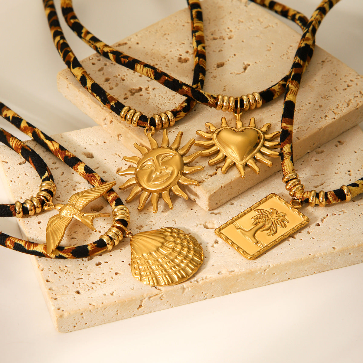 Stainless Steel Shell Sun Pendant Necklace Leopard Fur Rope Design Statement Necklace with Exaggerated Style