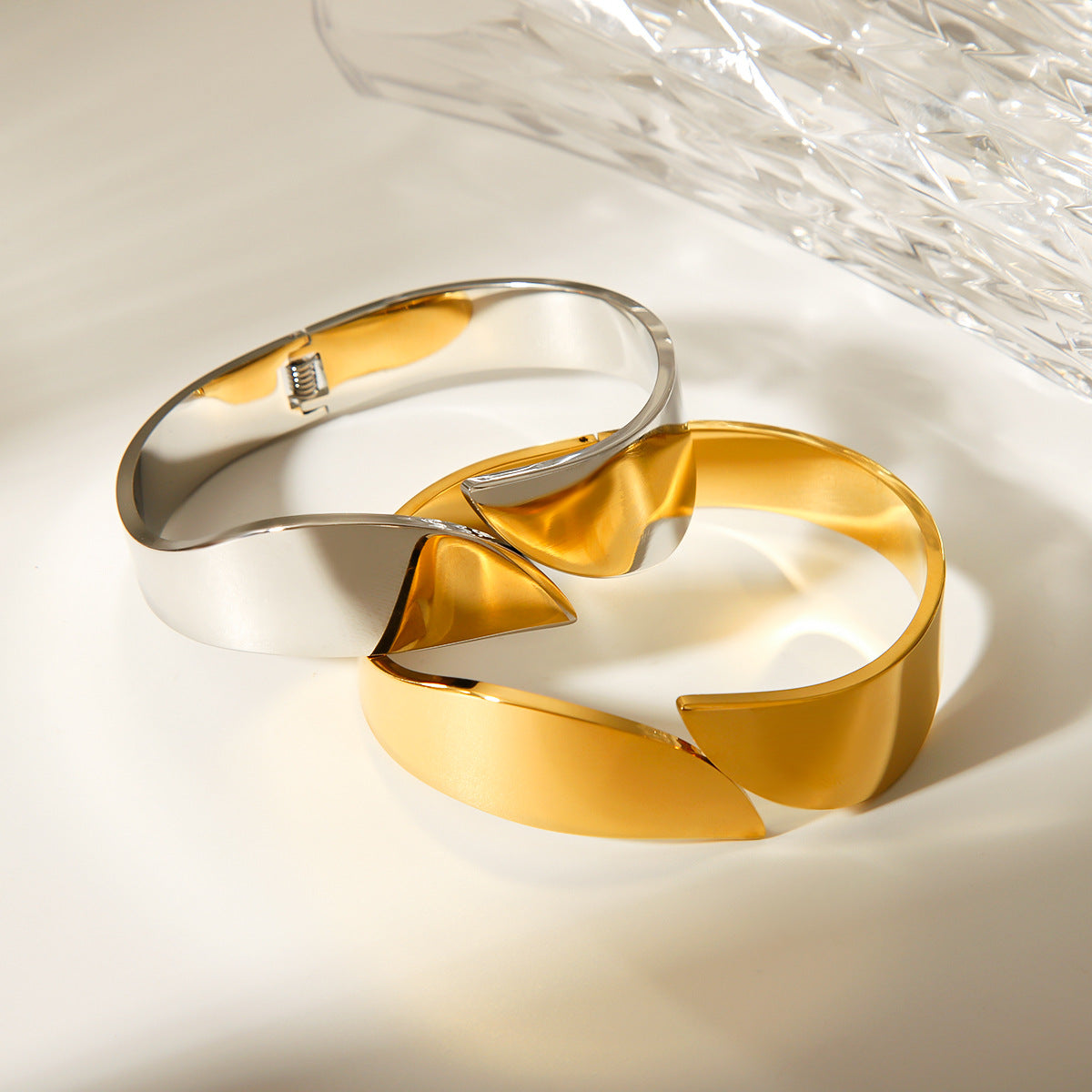 Exquisite Wide Surface High-quality Stainless Steel Open Bracelet with Exaggerated Personality for Women, Titanium Steel Bracelet