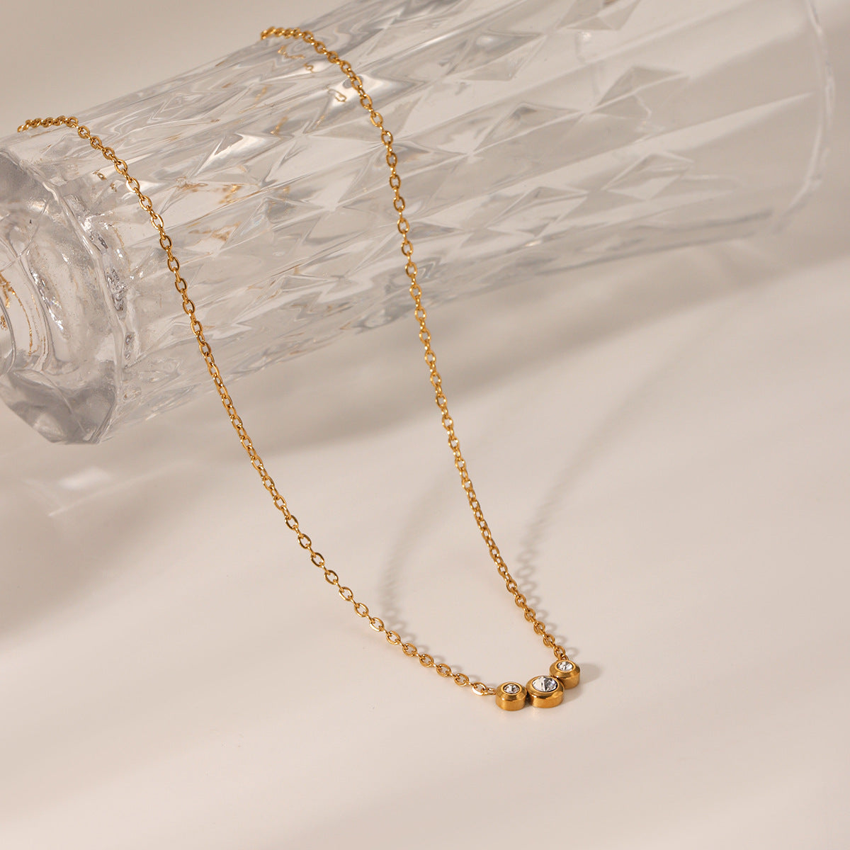 18K Gold Geometric Stainless Steel Inlaid Zircon Pendant Necklace Female Niche Design Titanium Steel Collar Chain