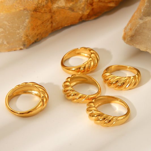 New fashionable and personalized trendy titanium steel ring for women, stainless steel, with a sheep horn shape, does not fade