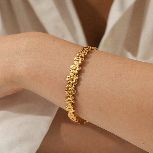 18K gold-plated stainless steel flower-shaped bracelet for women, light luxury, personalized titanium bracelet, Ins-style floral jewelry