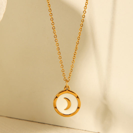 French Retro Round White Shell Moon Pendant, Stainless Steel Necklace, Fashionable and Versatile Titanium Steel Necklace for Women