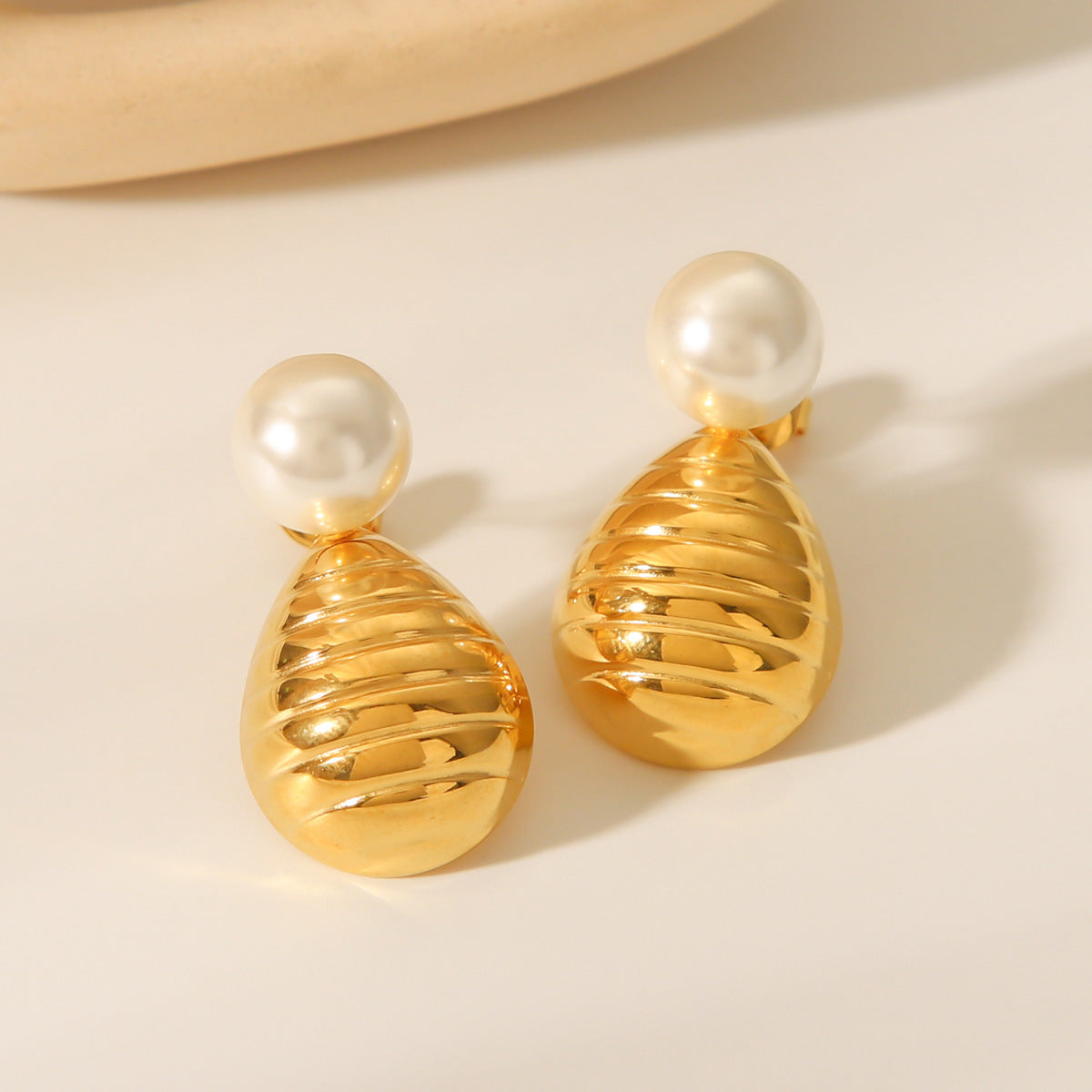 18k Gold Stainless Steel Textured Water Droplet Shaped Earrings, Women's Pearl Earrings, Versatile Earrings with Temperament