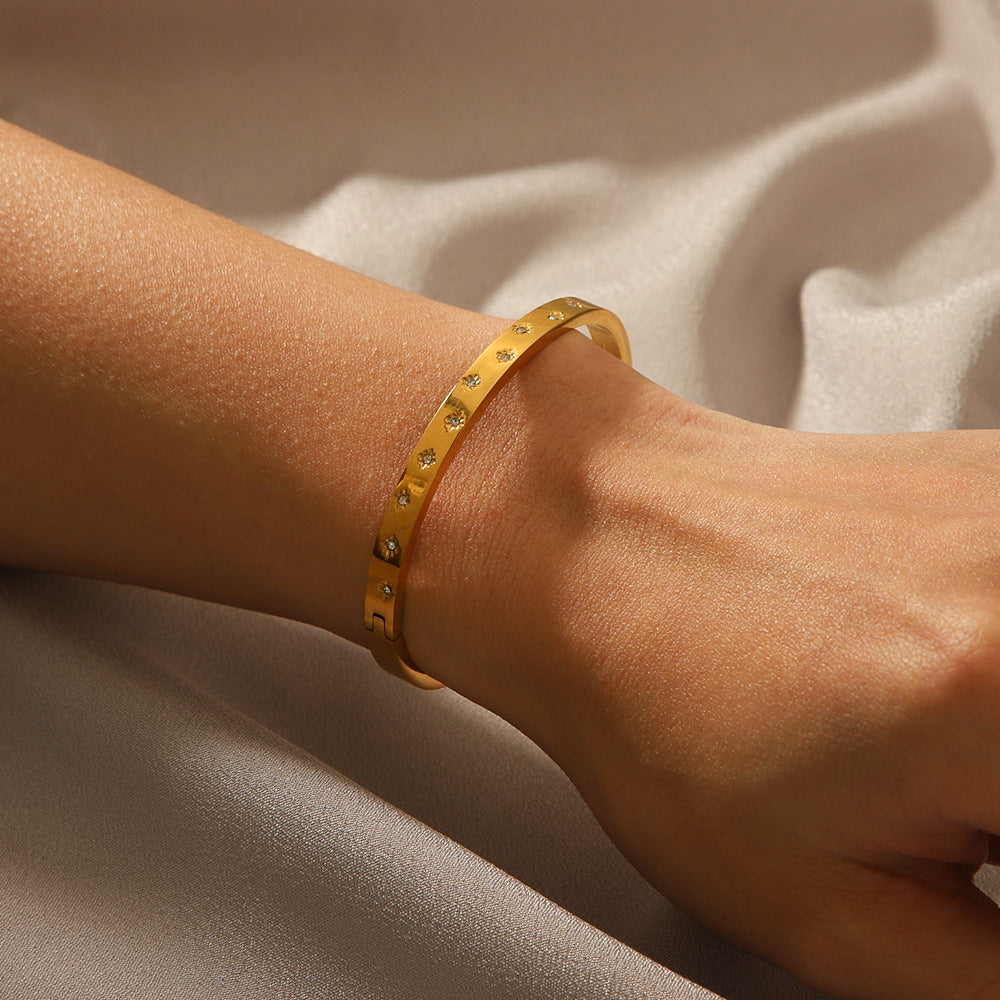 INS style eight-pointed star buckle bracelet, versatile, micro-embedded with stars, stainless steel, color-preserving, women's diamond-encrusted bracelet
