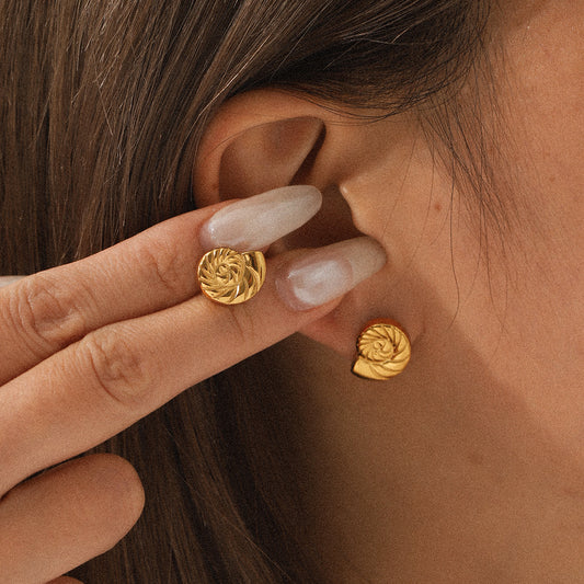 Ocean Wind Jewelry 18K Gold Stainless Steel Conch Ear Studs Light Luxury Easy To Match Titanium Steel Non-fading Earrings