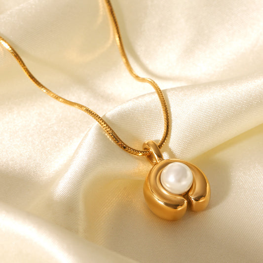 C-shaped 18K Gold Stainless Steel Pendant Necklace with Pearl Inlay, Women's High-end Necklace, Titanium Steel Necklace, Does Not Fade