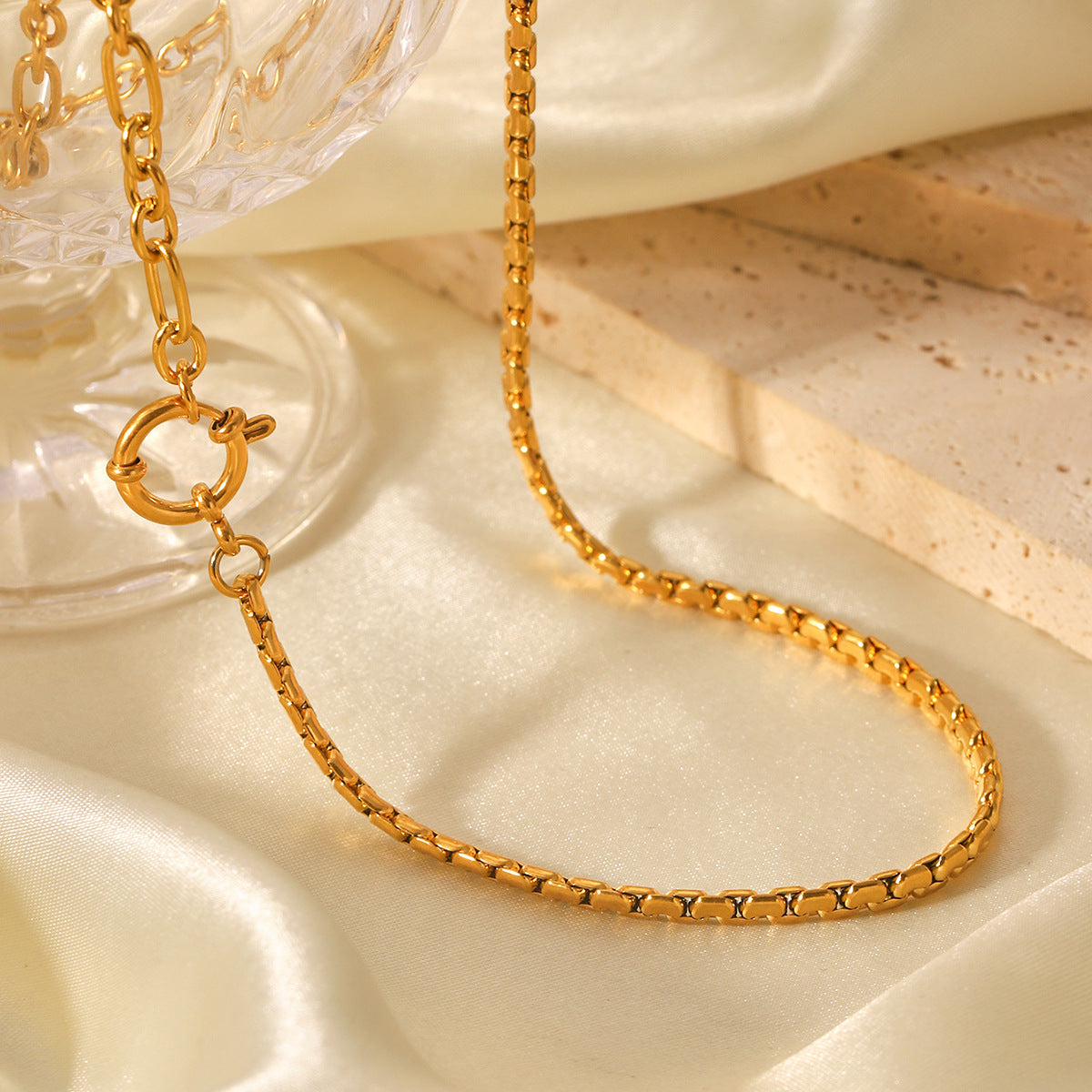 INS-style Titanium Steel Necklace with 18K Gold-plated Spring Clasp, Featuring A Spliced Stainless Steel Chain and A High-end Clavicle Chain