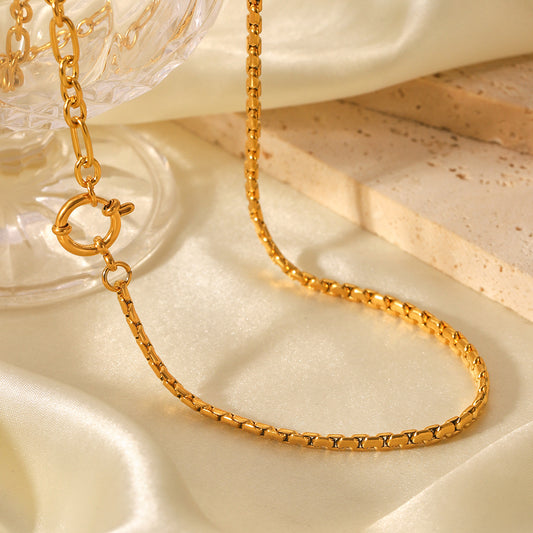 INS-style Titanium Steel Necklace with 18K Gold-plated Spring Clasp, Featuring A Spliced Stainless Steel Chain and A High-end Clavicle Chain
