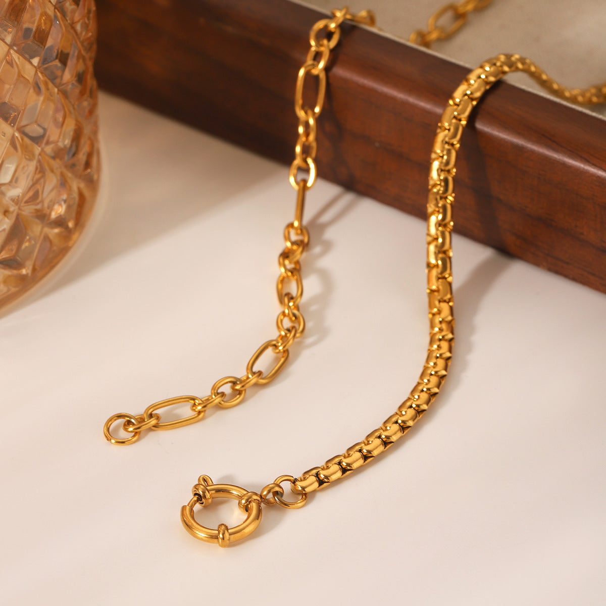 INS-style Titanium Steel Necklace with 18K Gold-plated Spring Clasp, Featuring A Spliced Stainless Steel Chain and A High-end Clavicle Chain