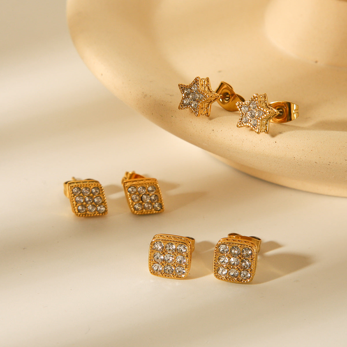 18K Gold Stainless Steel Star Earrings with A Geometric Design and Diamond Studded Earrings for Women, Fashionable and Versatile Titanium Steel Earrings