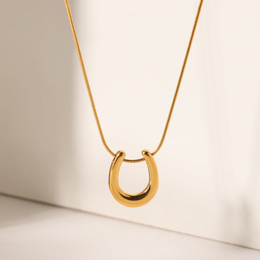 18K Gold Stainless Steel Necklace with U-shaped Horseshoe Pendant, Women's Titanium Steel Snake Bone Chain
